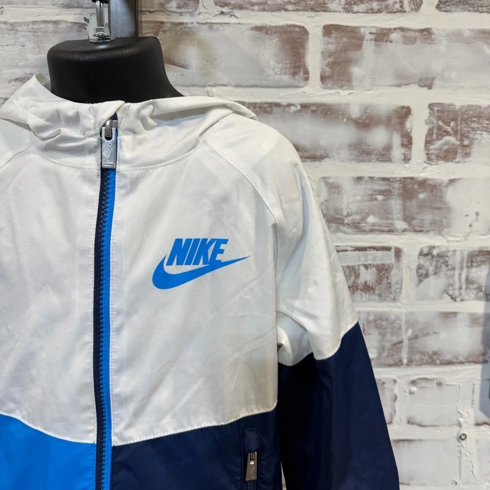 Nike jacket bold